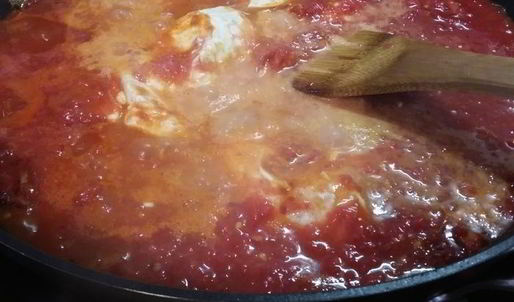 филе куриной грудки под сливочно-томатным соусом