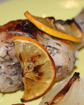 Голень куриная, запеченная с лимоном и белым вином