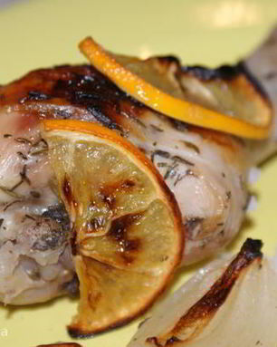 Голень куриная, запеченная с лимоном и белым вином