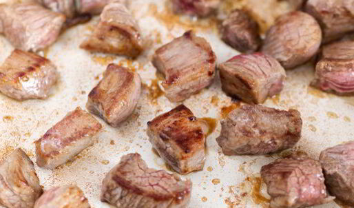 говядина с тыквой и белыми грибами, тушенная в пиве