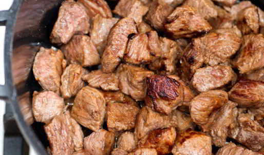 говядина с тыквой и белыми грибами, тушенная в пиве