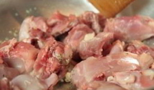 кролик жареный на сковороде