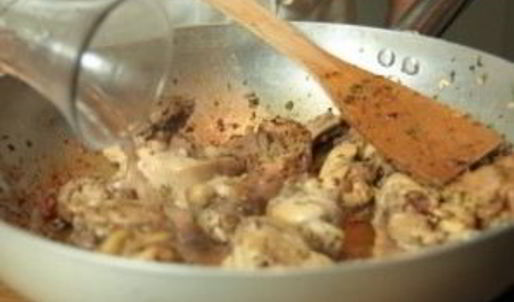 кролик жареный на сковороде