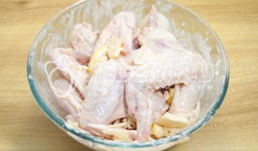 крылышки на решетке на углях