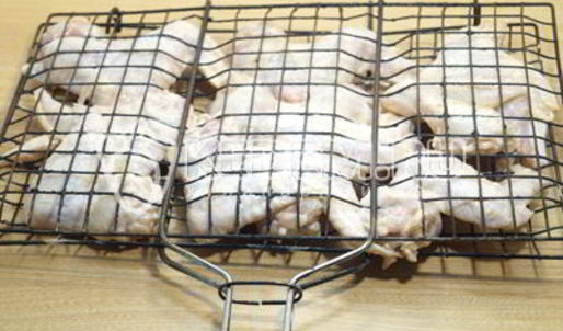 крылышки на решетке на углях