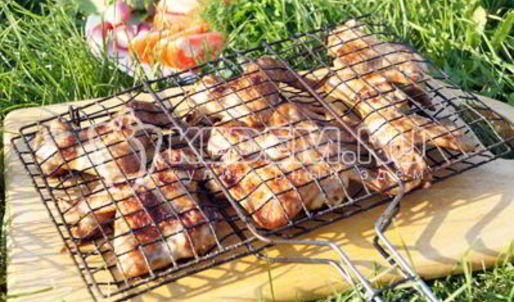 крылышки на решетке на углях