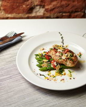 Куриная грудка со спаржей