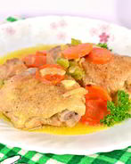 Куриные бедрышки тушеные в сметане