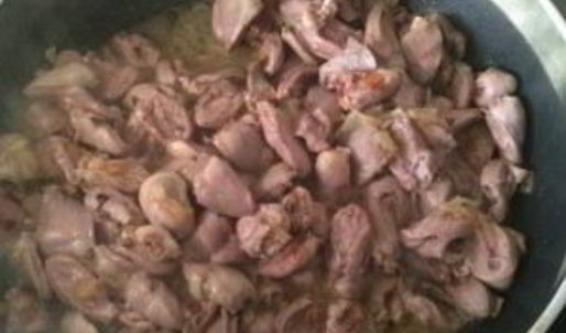 куриные сердечки со сметаной