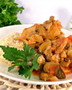 Курица с грибами в томатно-сметанном соусе в мультиварке