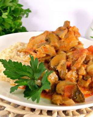 Курица с грибами в томатно-сметанном соусе в мультиварке