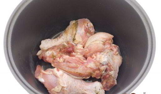 курица с грибами в томатно-сметанном соусе в мультиварке