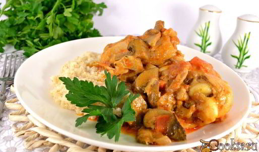 курица с грибами в томатно-сметанном соусе в мультиварке