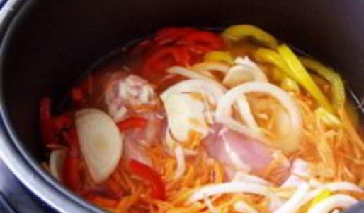 курица с овощами в мультиварке редмонд