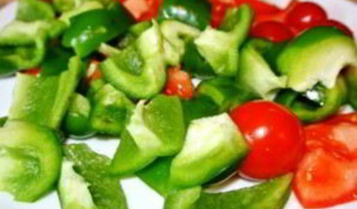 курица в духовке с овощами на шпажках