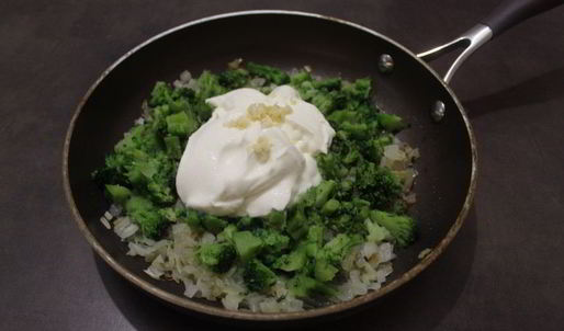 курочка, запеченная в сметанном соусе