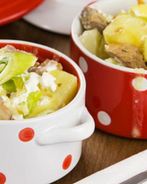 Мясо с картофелем, запеченное в горшочках