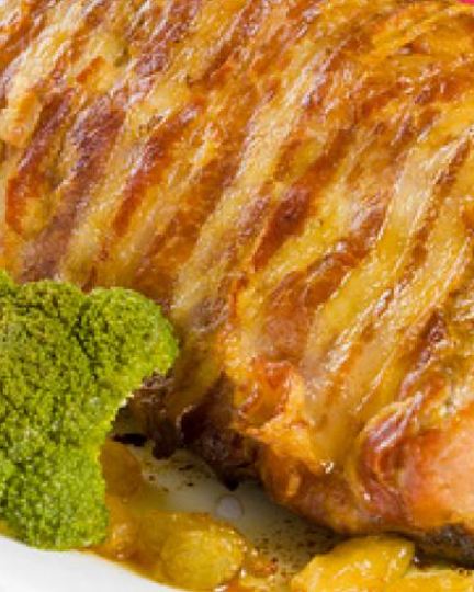 Рецепт мяса в беконе, фаршированное изюмом