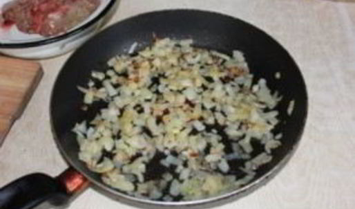 сазан, фаршированный капустой и икрой