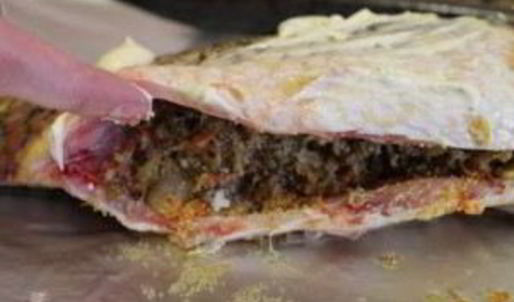 сазан, фаршированный капустой и икрой