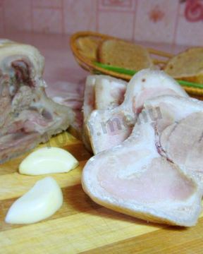 Свиная рулька вареная