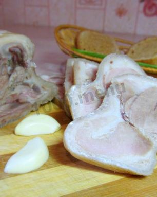 Свиная рулька вареная