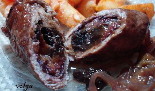 свинина, фаршированная сливами