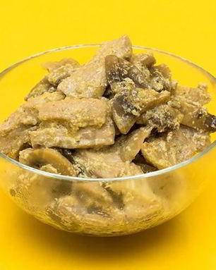 Свинина обжаренная в шампиньонах со сливками