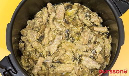 свинина обжаренная в шампиньонах со сливками