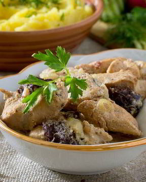 Свинина тушеная с черносливом