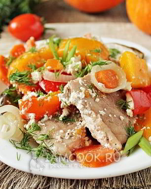 Свинина, запеченная с овощами в духовке