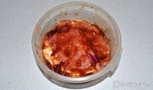 свиные отбивные в луково-соевом маринаде