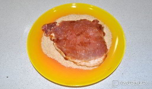 свиные отбивные в луково-соевом маринаде