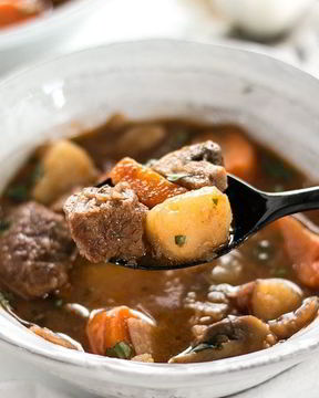 Тушеное мясо с картофелем в мультиварке