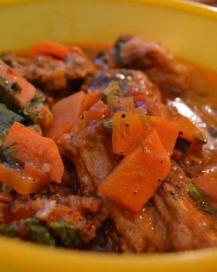 Тушеные свиные ребрышки в мультиварке