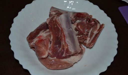 тушеные свиные ребрышки в мультиварке