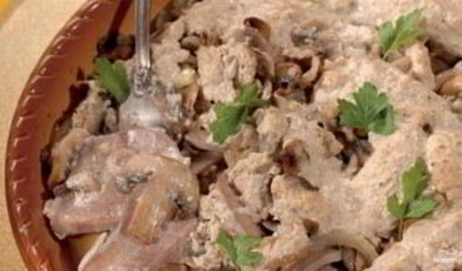 язык, тушенный в сметане