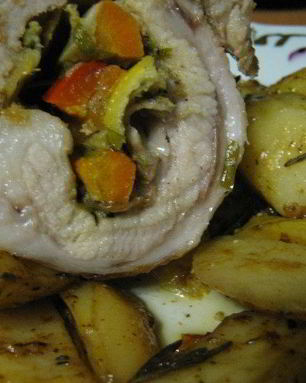 Запеченная свинина с овощами и розмарином