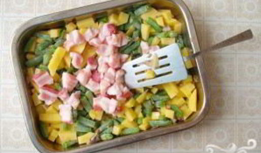 запеченные свиные ребрышки с овощами