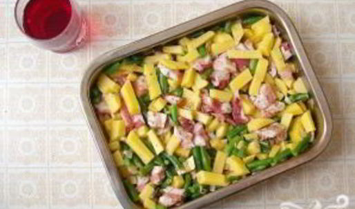 запеченные свиные ребрышки с овощами