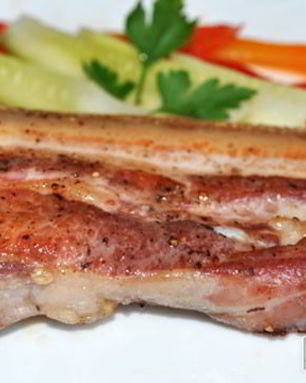 Жареная свиная грудинка