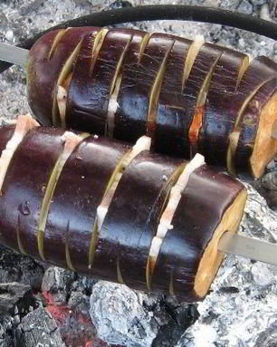 Баклажан с салом на гриле