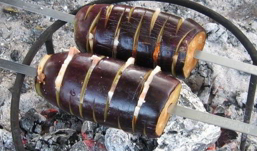 баклажан с салом на гриле