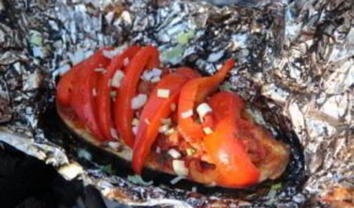 баклажаны на решетке на костре