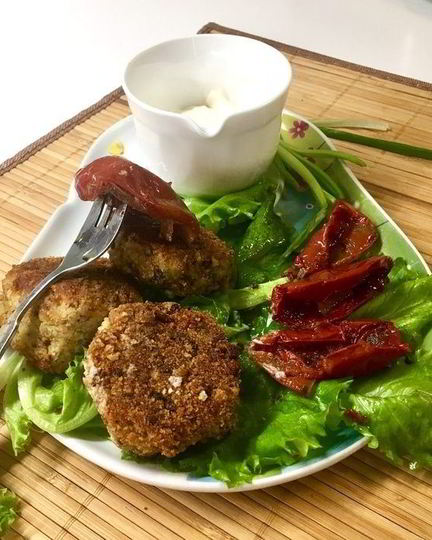 Рецепт биточков из фасоли с вялеными томатами