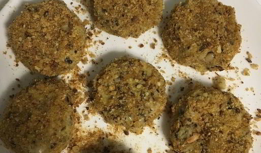 биточки из фасоли с вялеными томатами