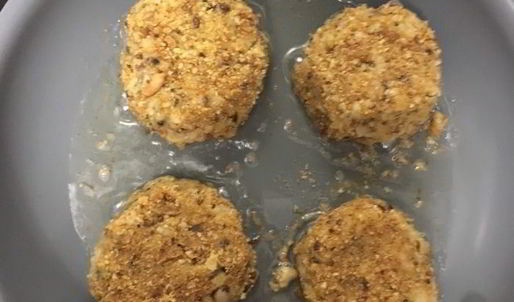 биточки из фасоли с вялеными томатами