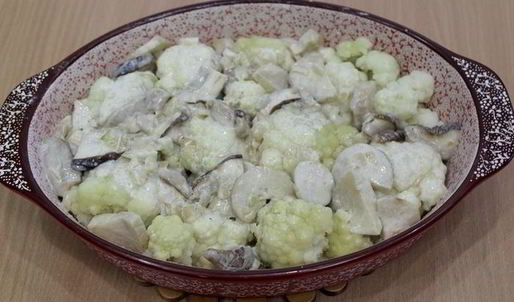 гратен с цветной капустой и белыми грибами