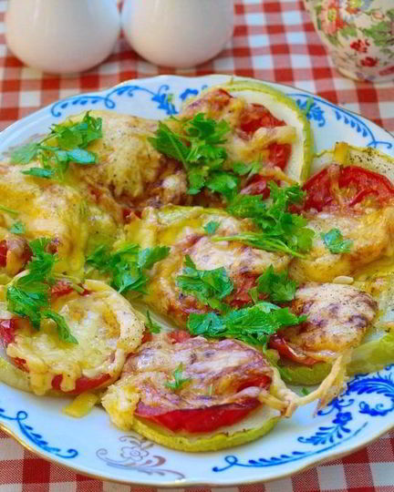 Рецепт кабачков с помидорами и сыром в духовке