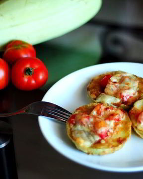 Кабачки, запеченные с чесноком и помидорами